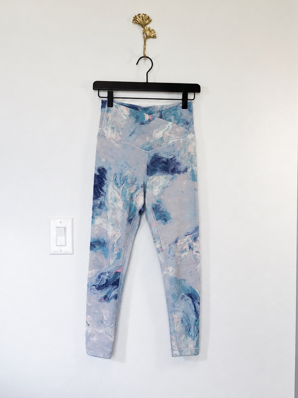 VICTORIA’S SECRET Blue Marble High Waist Leggings Size 6